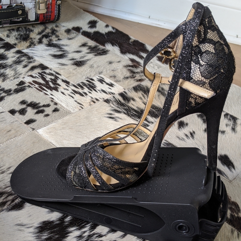 Lace T-strap pump - Picture 5 of 9
